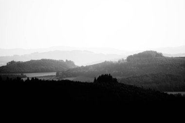 Meschede yakınlarındaki Loermecke kulesinde manzara. Sauerland 'de Doğa.