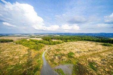 Meschede yakınlarındaki Loermecke kulesinde manzara. Sauerland 'de Doğa.