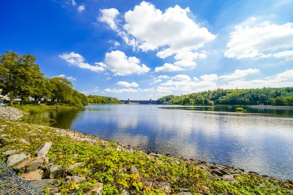 Moehnesee 'deki tazminat havuzunun manzarası..