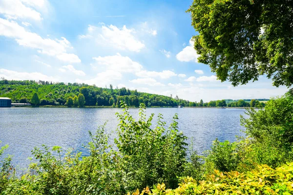 Moehnesee 'deki tazminat havuzunun manzarası..