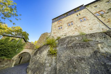 Waldeck Şatosu manzarası. Waldeck Kalesi. Waldeck yakınlarında eski bir kale kompleksi..