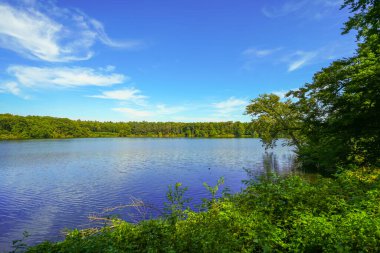 Hullern rezervuarının etrafını saran görüntüsü. Hullerner 'da manzara Haltern am' a yakın..