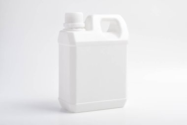 Plastik jerry beyaz arka plan üzerinde izole
