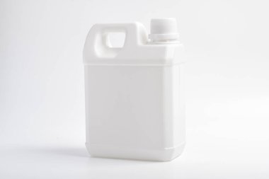 Plastik jerry beyaz arka plan üzerinde izole