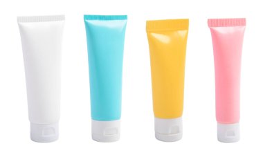 İzole edilmiş beyaz arkaplan krem tüpü, kozmetik için plastik tüp koleksiyonu