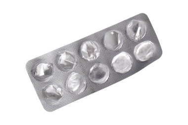 Boş su toplayıcı hapları beyaz arka planda izole edildi