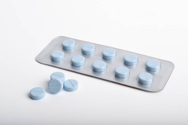 Haplar, mavi haplar beyaz arka plan, sağlık ve tıp konseptine izole edilmiş.