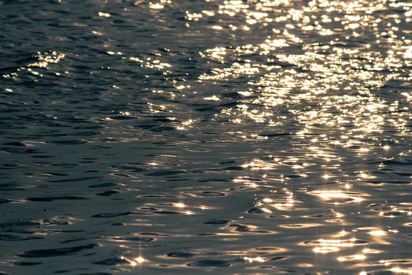 Il bagliore sull'acqua — Foto Stock