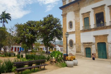 Paraty, RJ, Brezilya - 10.29.2025: Eski Çaresiz Kadın Kilisesi cephesi.
