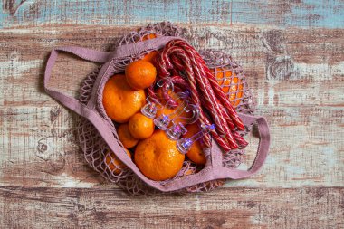 Arka planda Noel kompozisyon süslemeleri. Noel konsepti.