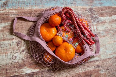 Arka planda Noel kompozisyon süslemeleri. Noel konsepti.