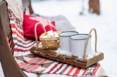 Noel dekoru, yeni yıl iç çamaşırları, Noel ağacı, oyuncaklar, mumlar.