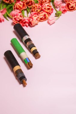 Kablo bakır Kabel bahar laleleri arka plan