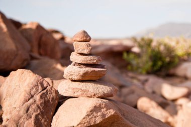 Mısır deseni güneşli havada renkli kanyon