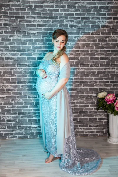 Portrait of young happy pregnant woman standing — Stock Photo, Image