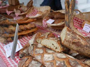 Paris'te bir market(marche) bir pastanede