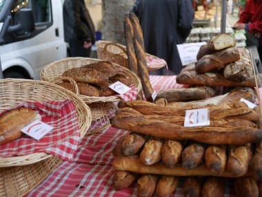 Paris'te bir market(marche) bir pastanede