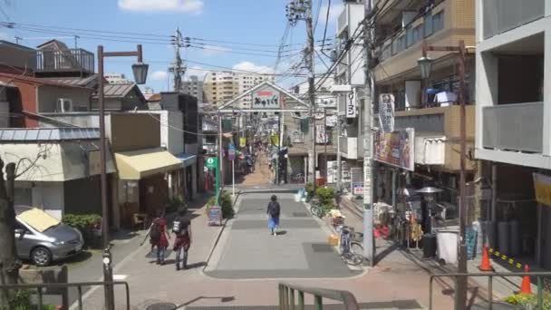 Yanaka Ginza, Tokio. tiendas están a punto de abrir; grabado a las 10: 10 AM, 13 de mayo de 2016 — Vídeos de Stock