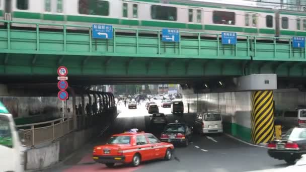 Yasukuni Street, bölüm, Metropolitan rota 302, Shinjuku kiriş Köprüsü yakınlarında 31 Mayıs 2016 kaydedildi — Stok video