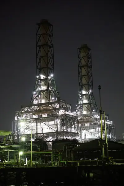 Fabrikblick von einem Kanal bei Nacht in Kawasaki, Tokio — Stockfoto