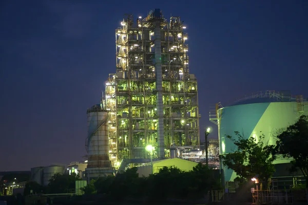 Scena notturna delle fabbriche a Kawasaki registrata il 18 giugno 2016 — Foto Stock