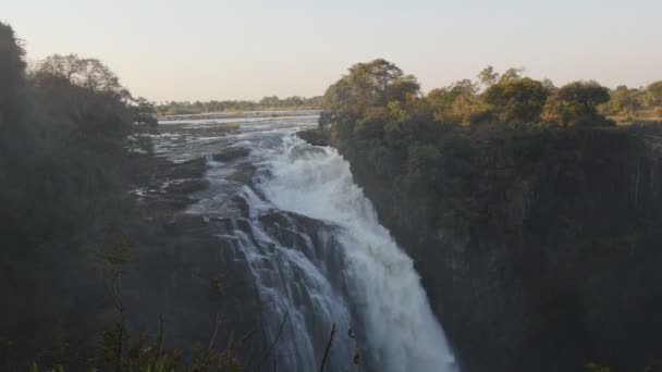 Вид на водопад Виктория со стороны Зимбабве — стоковое видео