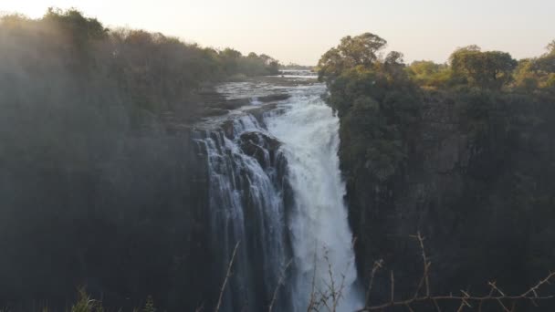 Pohled z Viktoriiných vodopádů ze strany Zimbabwe — Stock video