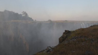 Zimbabve yan görünümden Victoria Falls