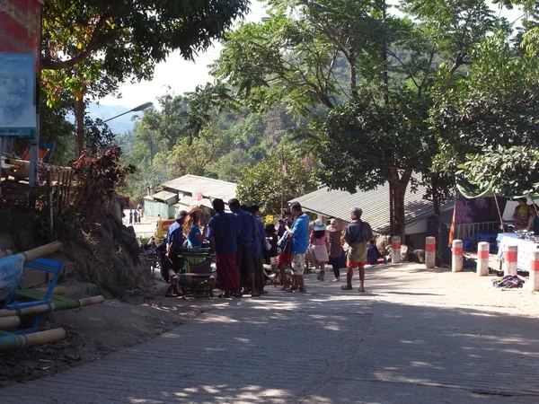 Caminho para Kyaiktiyo Pagoda ou Golden Rock — Fotografia de Stock