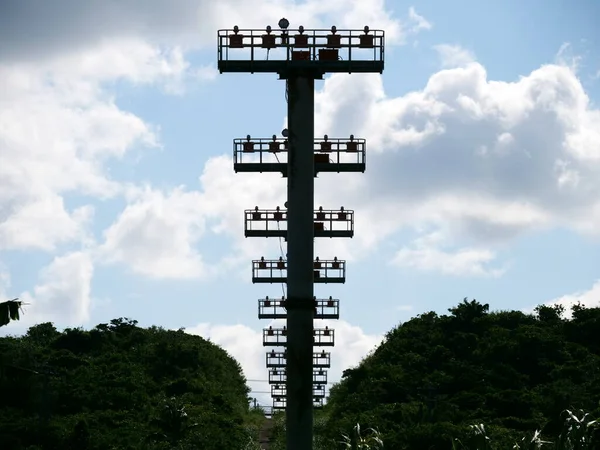 日本冲绳 2020年10月29日 Miyako机场的进场照明系统 建在Miyakojima岛的芒果果园中 — 图库照片