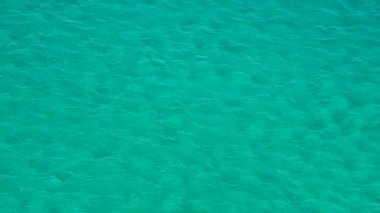 Okinawa, Japonya-29 Ekim 2020: Irabujima Adası 'ndaki Shiratori Burnu yakınlarındaki Emerald renk denizi