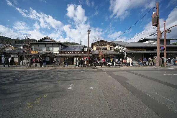 Kyoto Japonya Kasım 2020 Sonbaharda Arashiyama Ana Caddesi Boyunca Yürüyen — Stok fotoğraf