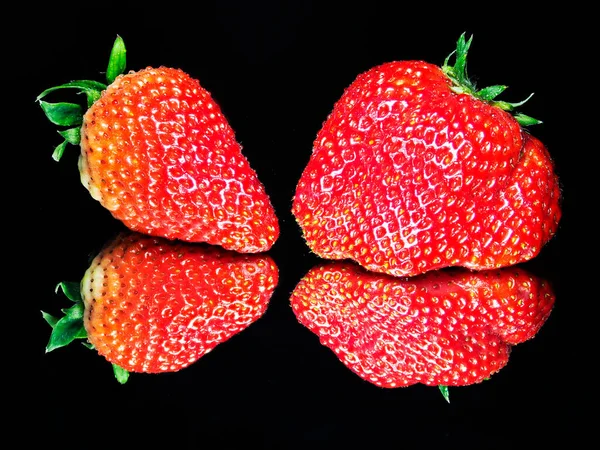 2021年1月27日 日本东京 日本大草莓黑色背景的封锁 — 图库照片