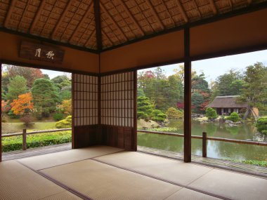 Kyoto, Japonya-20 Kasım 2020: Yağmurlu sonbahar gününde Katsura İmparatorluk Konağı