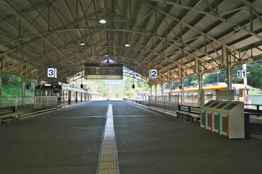 Nara, Japonya-15 Ekim 2020 Kintetsu Yoshino İstasyonu. Kiraz çiçeklerini görmek için Yoshino dağını ziyaret etmenin kapısı..