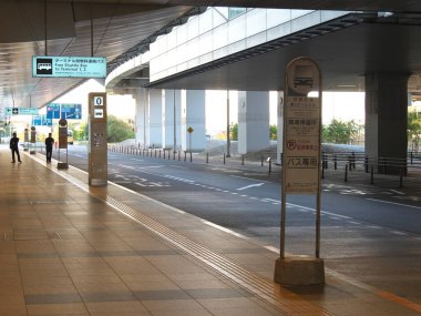 Tokyo, Japonya-31 Ekim 2020: Haneda Havaalanı Terminali 3 Otobüs Durağı
