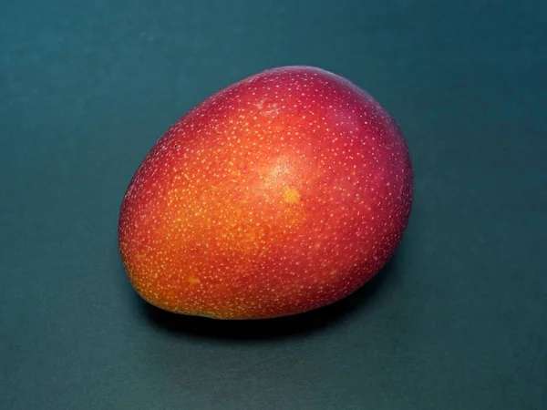 Okinawa Japón Junio 2021 Mango Manzana Madura Aislado Sobre Fondo —  Fotos de Stock