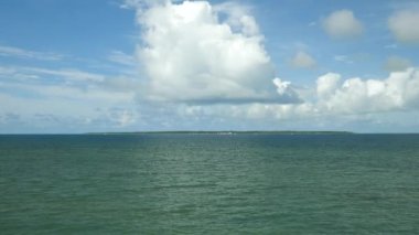 Okinawa, Japonya - 12 Temmuz 2021: Iriomote Adası Japonya, Okinawa, Ishigaki adasından izlendi