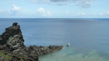 Okinawa, Japonya - 12 Temmuz 2021 Uganzaki veya Oganzaki yakınlarındaki Okinawa, Japonya