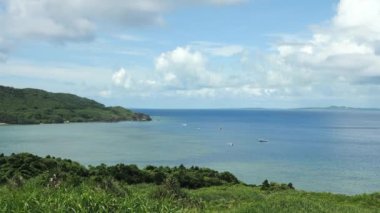 Okinawa, Japonya - 12 Temmuz 2021 Uganzaki veya Oganzaki yakınlarındaki Okinawa, Japonya
