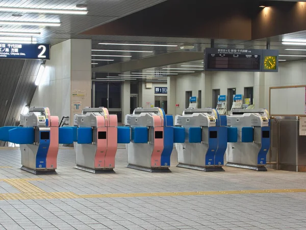 東京都 2021年8月9日 小田急電鉄 からき田 駅自動改札機 — ストック写真