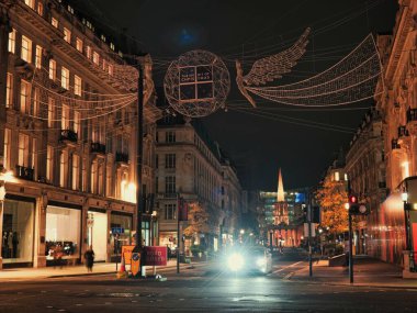 Londra, İngiltere - 11 Ekim 2025: Oxford Caddesi, şafak vakti