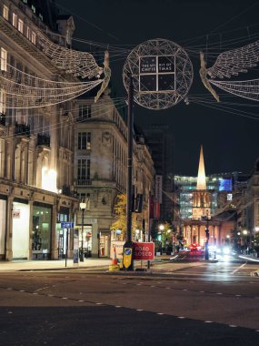 Londra, İngiltere - 11 Ekim 2025: Oxford Caddesi, şafak vakti