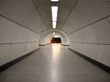 Londra, İngiltere - 11 Ekim 2025: Tottenham Court Road Station, Londra