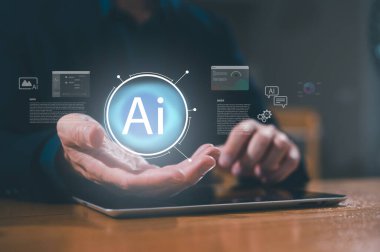 DevOps mühendisi ya da iş adamı teknolojiyi kullanan akıllı robot Ai teknolojisi, Yapay Zeka, komut ai teknolojisi üretiyor, gelecekçi teknoloji dönüşümü. Al ile sohbet et.