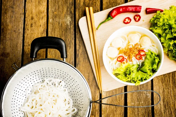 Asia noodle or pasta of vietnam and kitchenware or noodle of vietnam.food of asia on wooden background — Stock Photo, Image