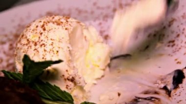 Kakaolu dondurma tatlı. 360 döndürme gıda