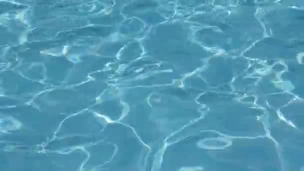 Água azul na piscina — Vídeo de Stock