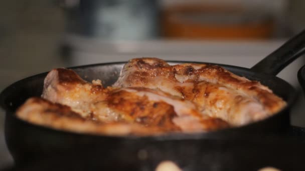 Fry Meat in a Frying Pan — Stock Video