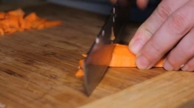 Bıçak havuç kesmek